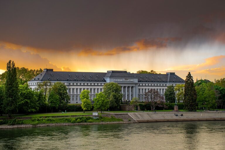 4,9 Millionen Euro für den Klimaschutz in Koblenz: Land übergibt Förderbescheid
